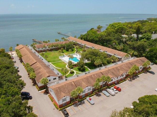 Building Photo - 650 Pinellas Point Dr S