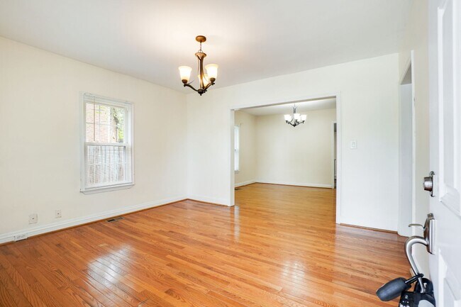 Building Photo - A GEM IN RIVERDALE HEIGHTS!