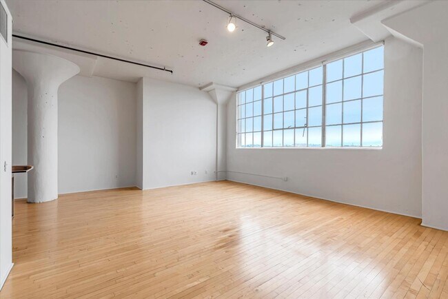 Building Photo - 420 San Pedro St