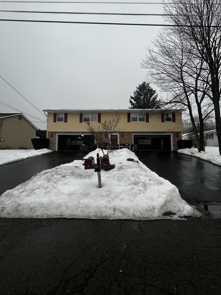 Building Photo - 817 N Rogers Ave