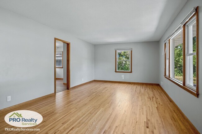 Building Photo - 3 Bedroom Home in Bloomington