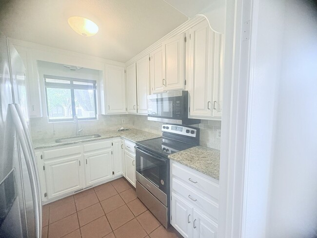Building Photo - Three bedroom West Norman