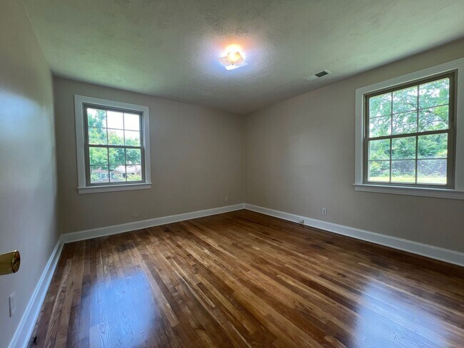 Building Photo - 2323 Sweetwood Rd