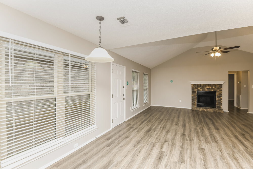 Building Photo - 1121 Cardinal Oaks Dr