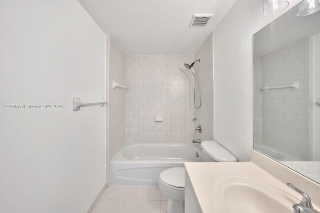 Building Photo - 215 SW 42nd Ave