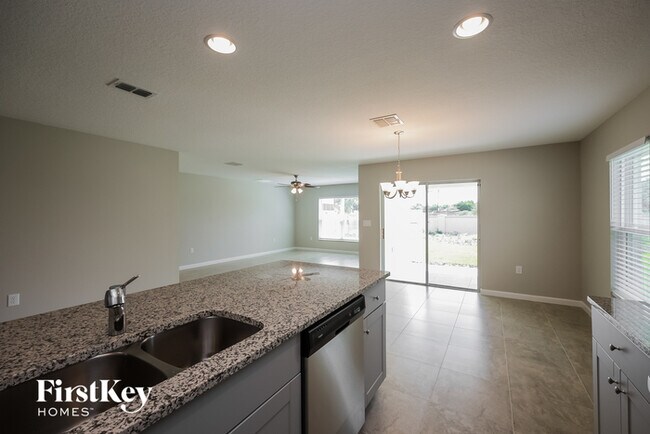 Building Photo - 710 Yeager Ct