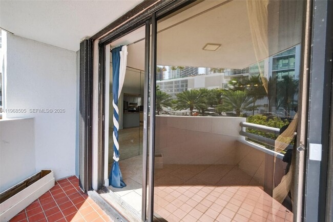 Building Photo - 555 NE 30th St