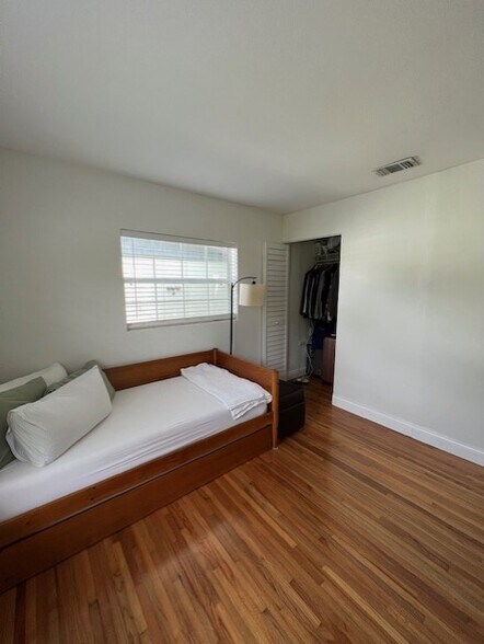 Full closet for extra storage. - 30 W Par St