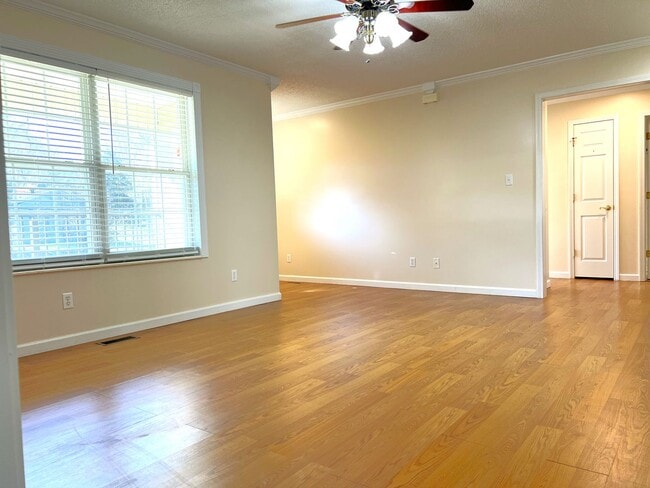 Building Photo - Maryville 37804 - 3 bedroom 2.5 bath - call Adam Sharp 865-254-0980