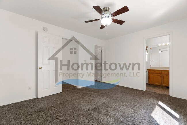 Building Photo - 3 Bedroom 2 Bathroom Home with Attached 2 Car Garage Available in Coeur d'Alene!