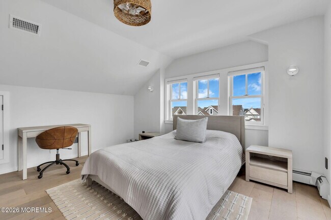 Building Photo - 213 9th Ave