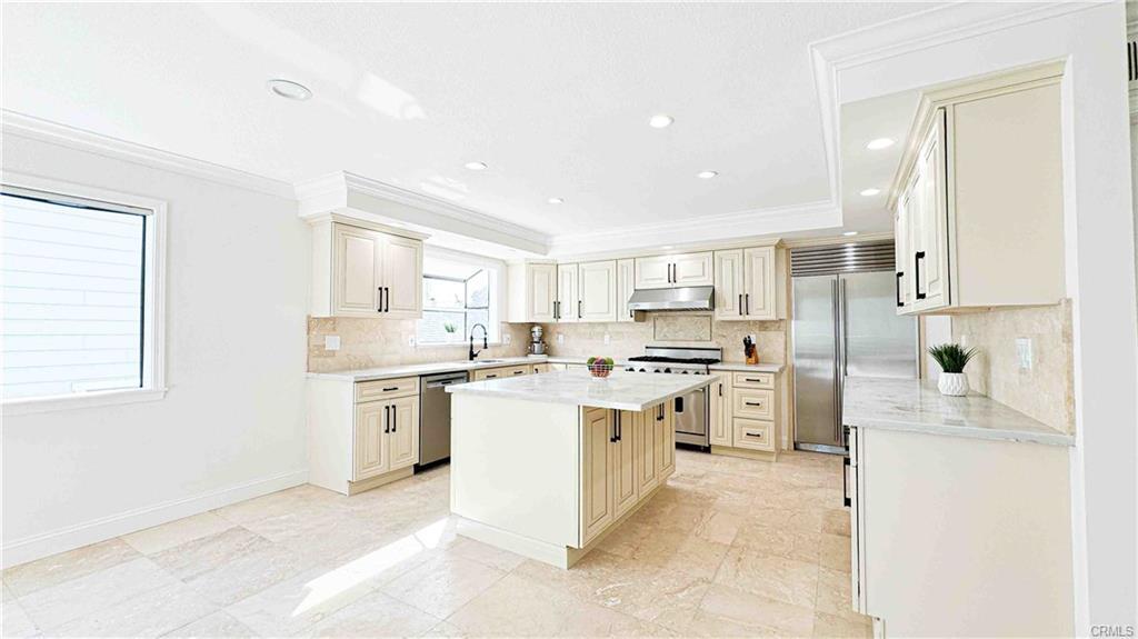 Another angle - 5851 Friends Ave