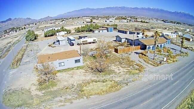 Building Photo - 2220 W Bell Vista Ave