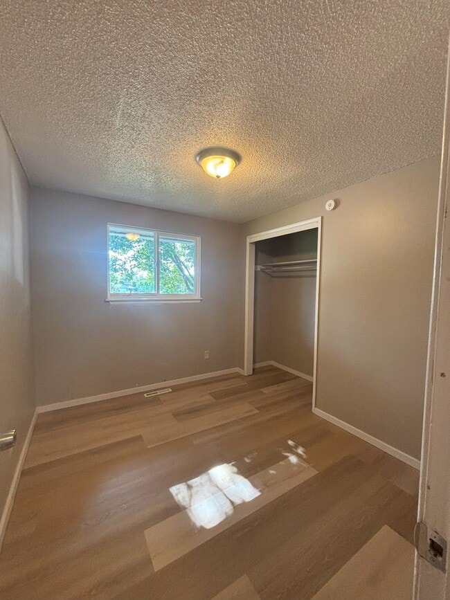 Building Photo - Cozy 4BR Home with Extra Space & Outdoor C...