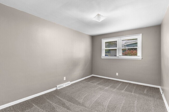 Building Photo - 3961 New Rd