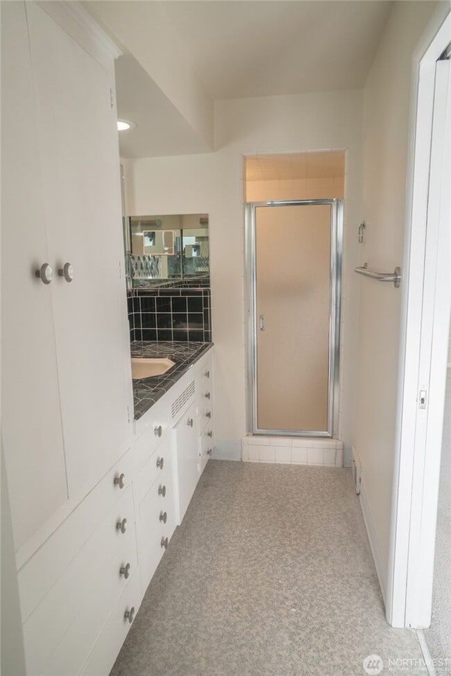 Building Photo - 3bd/1.75ba Bellevue Home