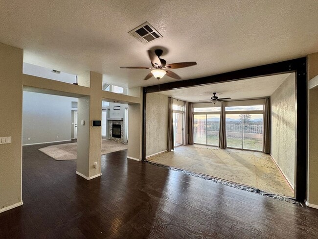 Building Photo - Beautiful golf course retreat