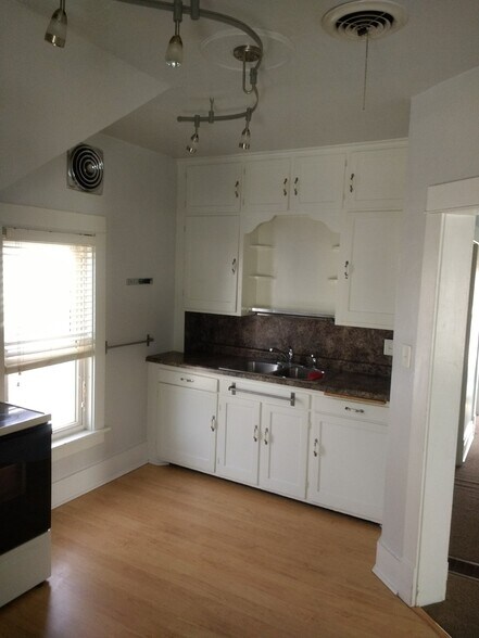 Building Photo - 320 Platt St