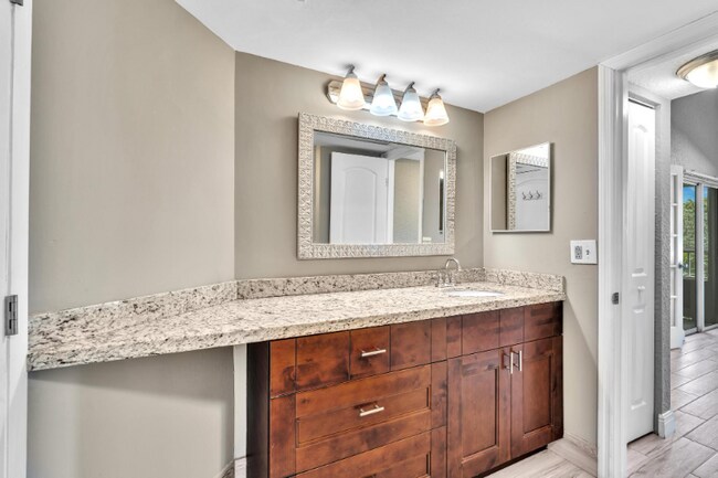 Building Photo - 2850 N Oakland Forest Dr