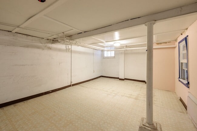 Building Photo - 3 Bedroom Home off of Patterson Ave **Avai...