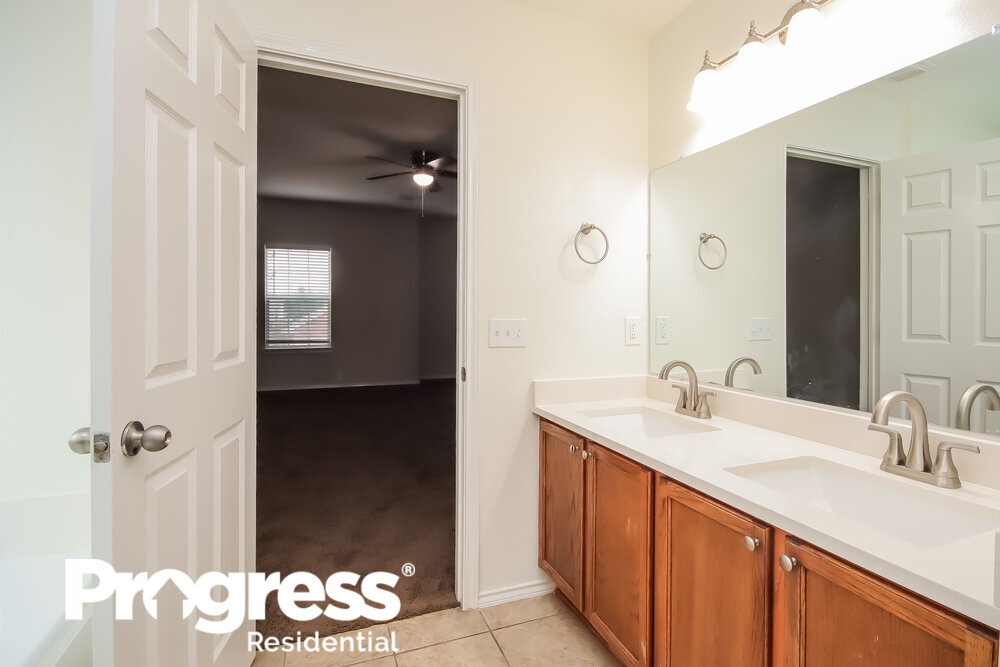 Building Photo - 2018 Greensford Ct