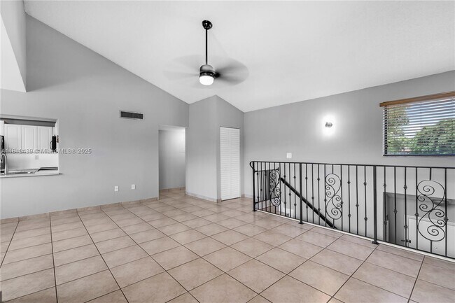 Building Photo - 341 W Park Dr