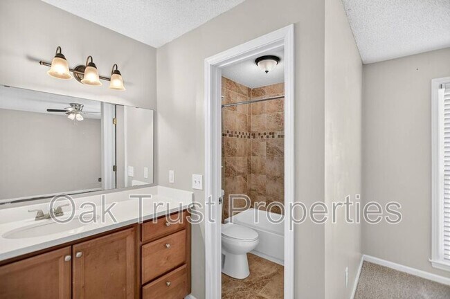Building Photo - 220 Cornell Dr