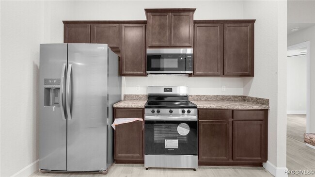 Building Photo - 23 Lone Pine St