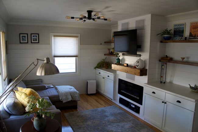 Main floor living room - 1482 Cohansey St