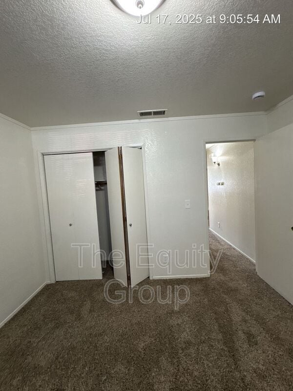 Building Photo - 722 S Linwood St