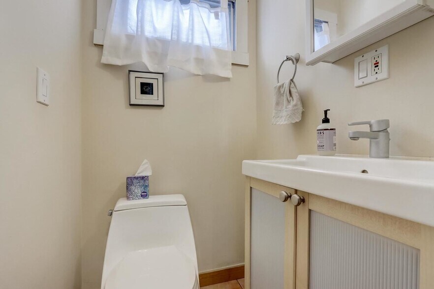 Building Photo - 2114 E Edgewood Ave