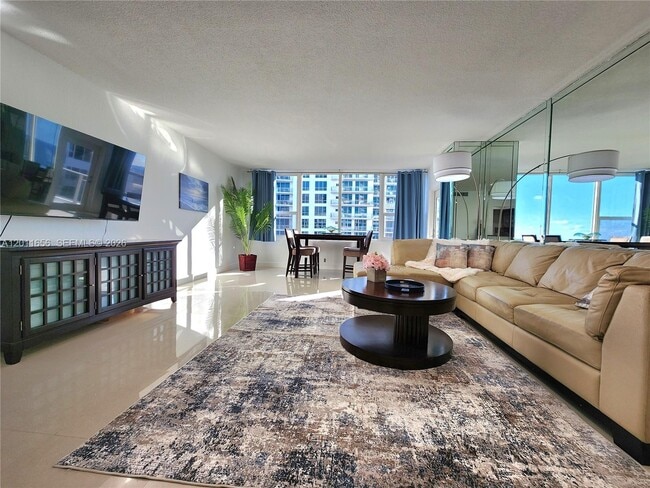 Building Photo - 3505 S Ocean Dr