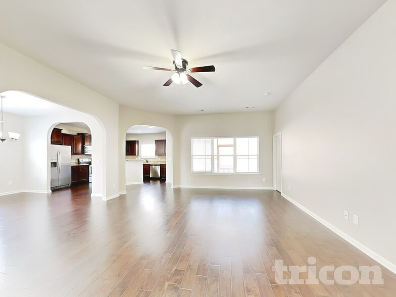 Building Photo - 616 Fredericksburg Dr