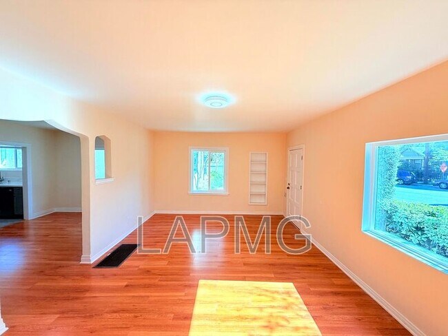 Building Photo - 714-716 El Centro Street