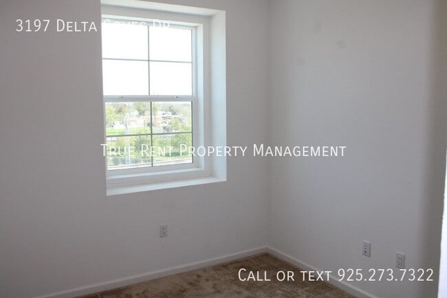 Building Photo - Gorgeous 5 Bed, 3 Bath in Highly Desirable...