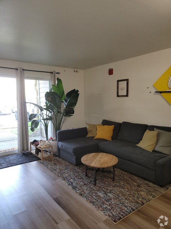 Building Photo - Darling ground floor 1 bed/1 bath in downt...