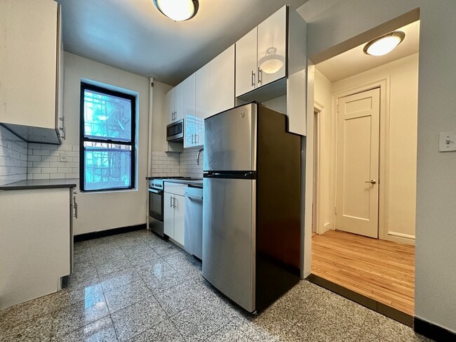 Building Photo - 282 Cabrini Blvd