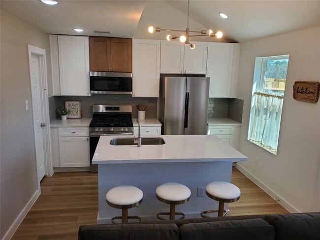 Building Photo - 824 Waxahachie St