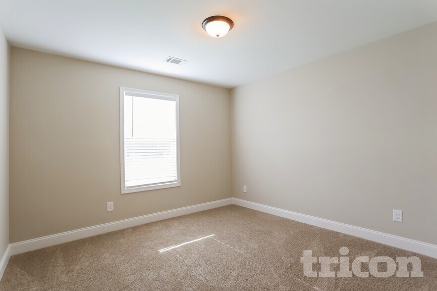 Building Photo - 209 Hampton Oaks Cir