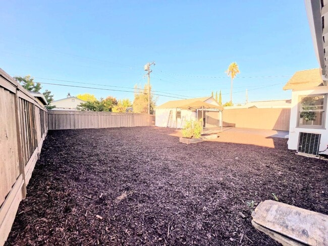 Primary Photo - 3523 Kirkwood Dr