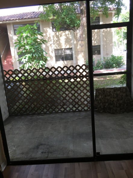 screened in porch - 11307 Royal Palm Blvd