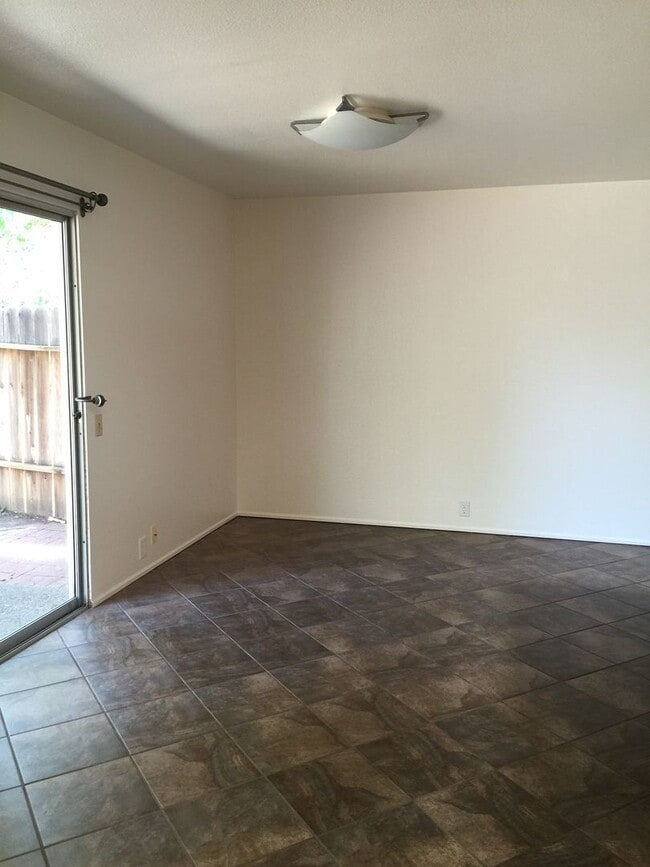 Building Photo - 405 Jardin Pl
