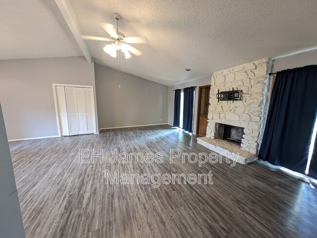 Building Photo - 8220 S College Ave