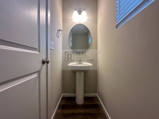 Building Photo - 3 Bedroom Home in Desirable Lipoma Firs Community – Puyallup