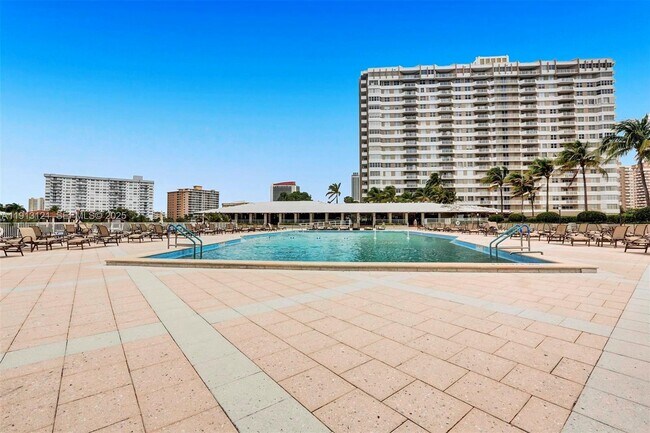 Building Photo - 1965 S Ocean Dr