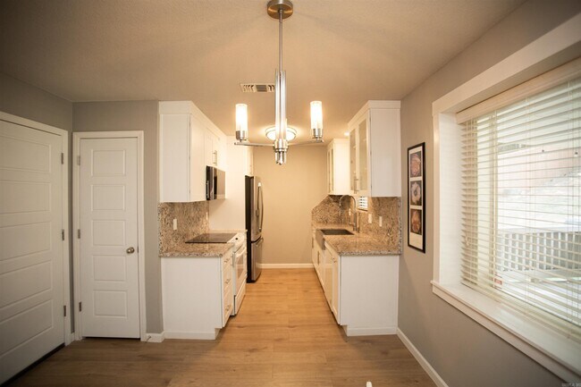 Building Photo - 8 Turtle Creek Ct