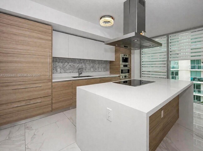 Building Photo - 300 Sunny Isles Blvd