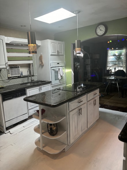 Building Photo - 3721 NE 13th Ave