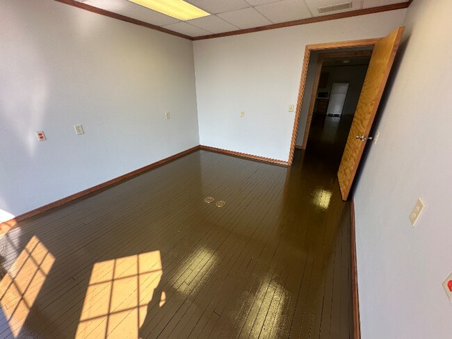 Building Photo - 120 N Main St