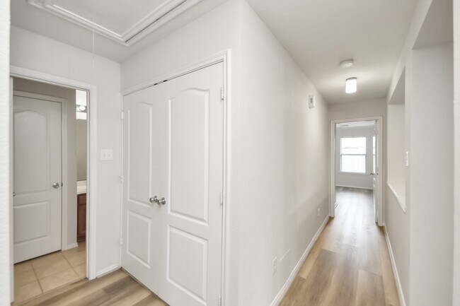 Building Photo - 2930 Ribbon Creek Way